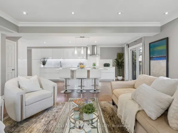 10 Scarboro Ave, Toronto, ON M1C 3Z4