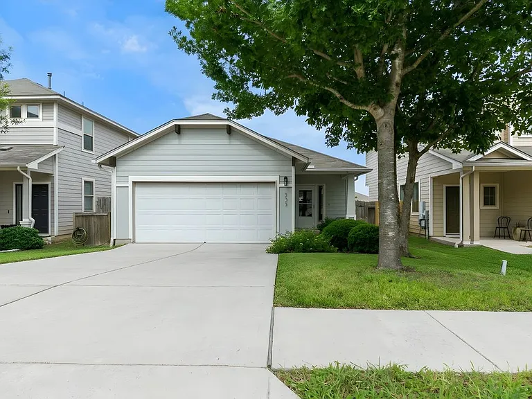 535 Twisted Oaks Ln — Photo 1