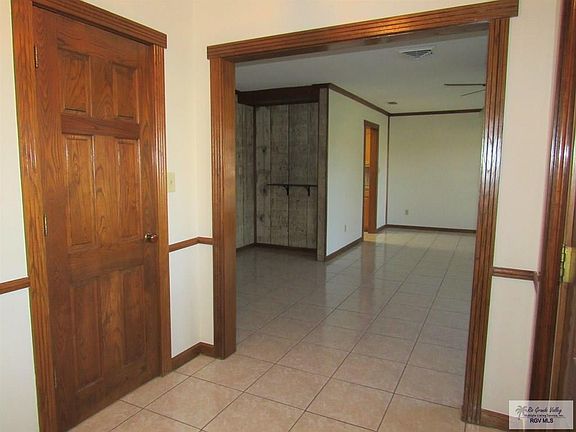 3rd image of 120 Edgewater Cir