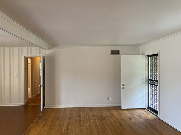 2nd image of 933 Cullenwood Dr