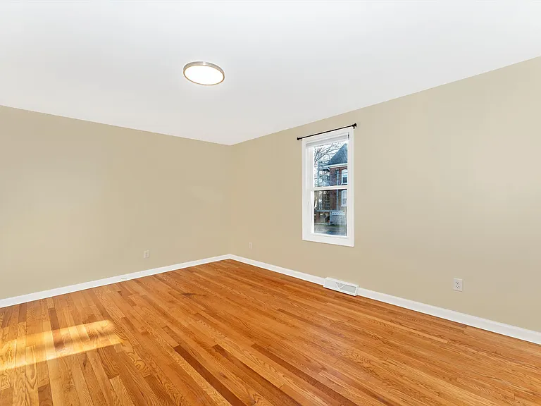 Dining Room / Bonus Room