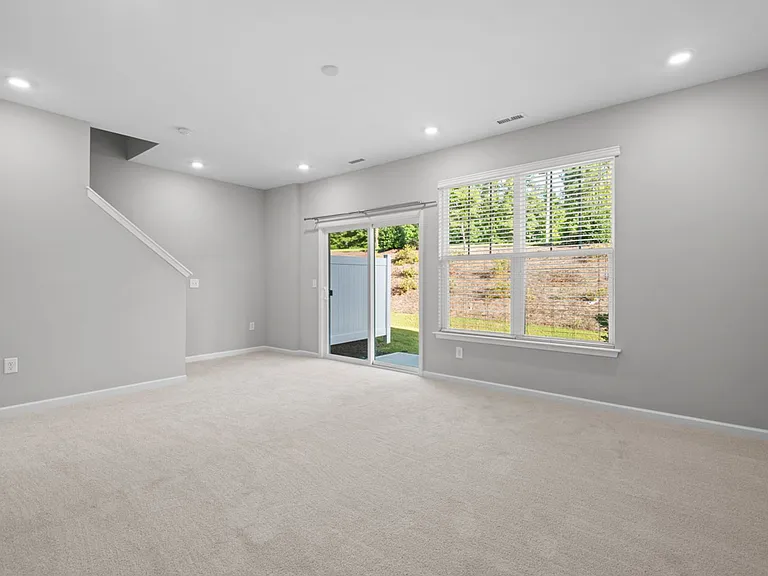 1136 Commack Dr — Photo 30