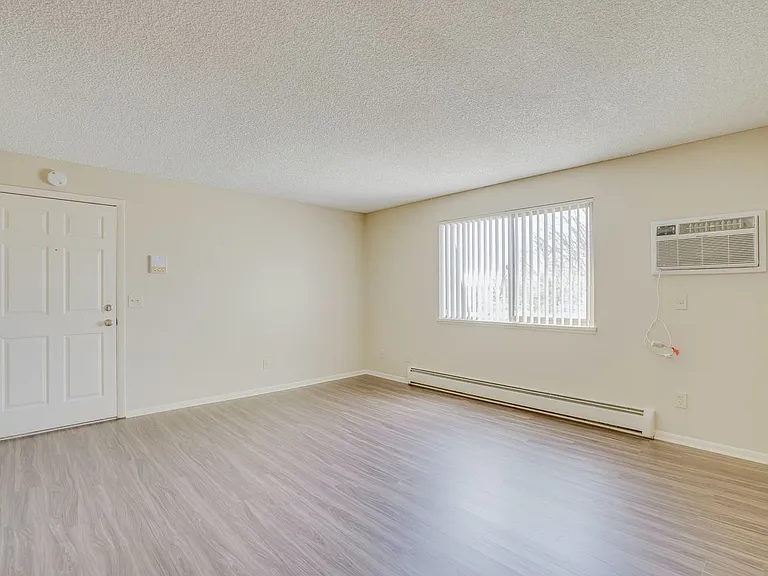 Woodridge Apartments — Photo 28