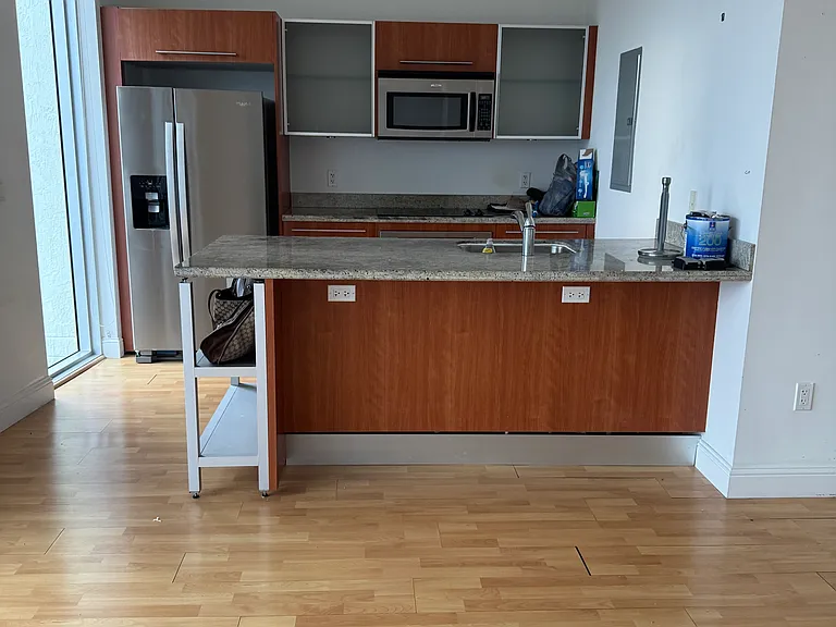 185 SW 7th St #3200 — Photo 8