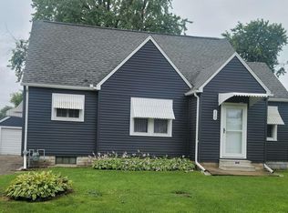 110 N Park Dr, Canton, IL 61520