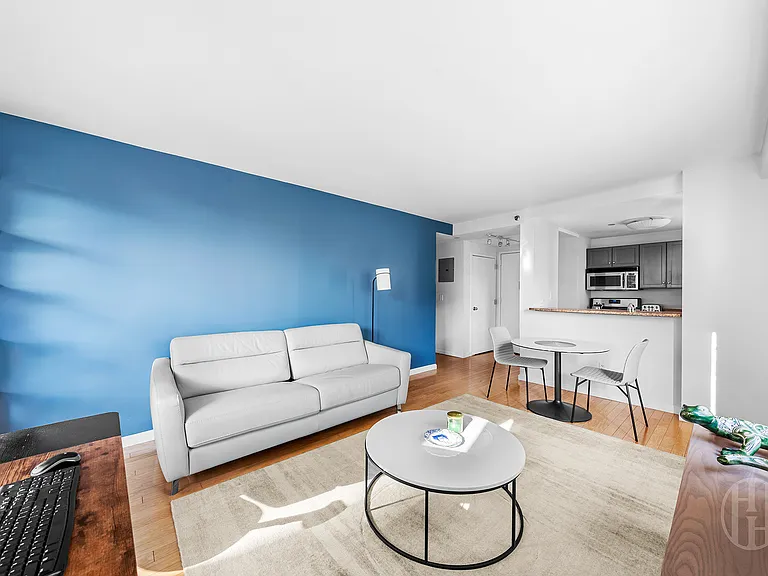 520 W 23rd St #6G — Photo 2