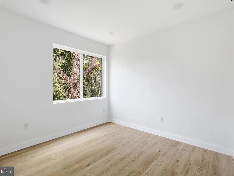 613 N Brooklyn St #7 — Photo 8