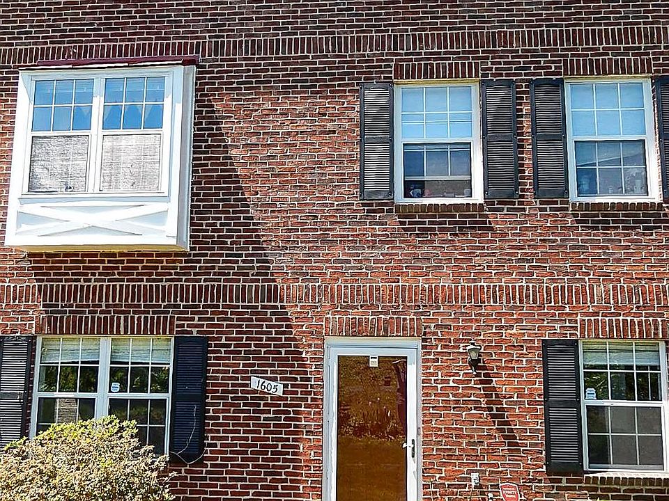 1st image of 1605 S Barton St #28