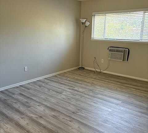 Wall A/C and space for large furniture.