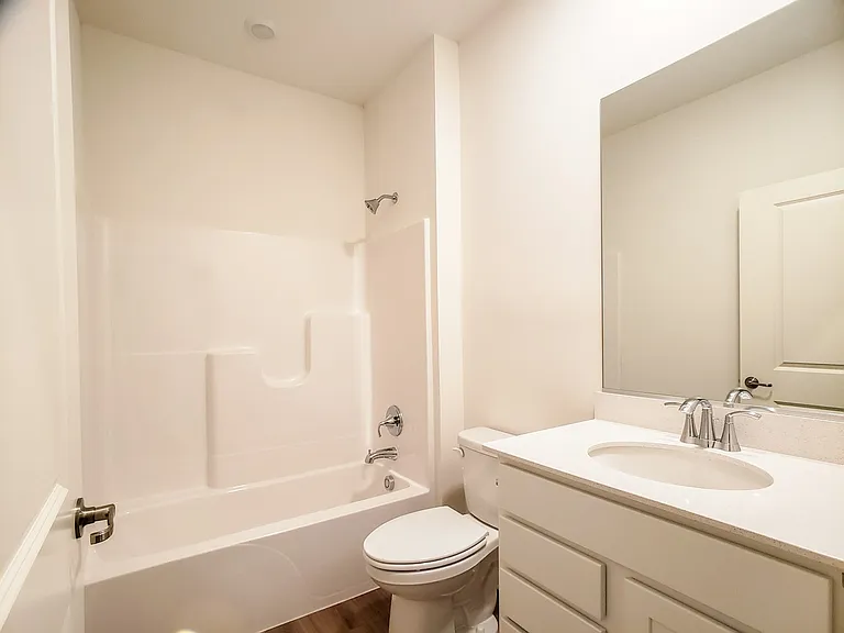 14347 Clover Ave — Photo 10