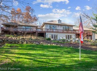 8395 Walkabout Way, Pinckney, MI 48169