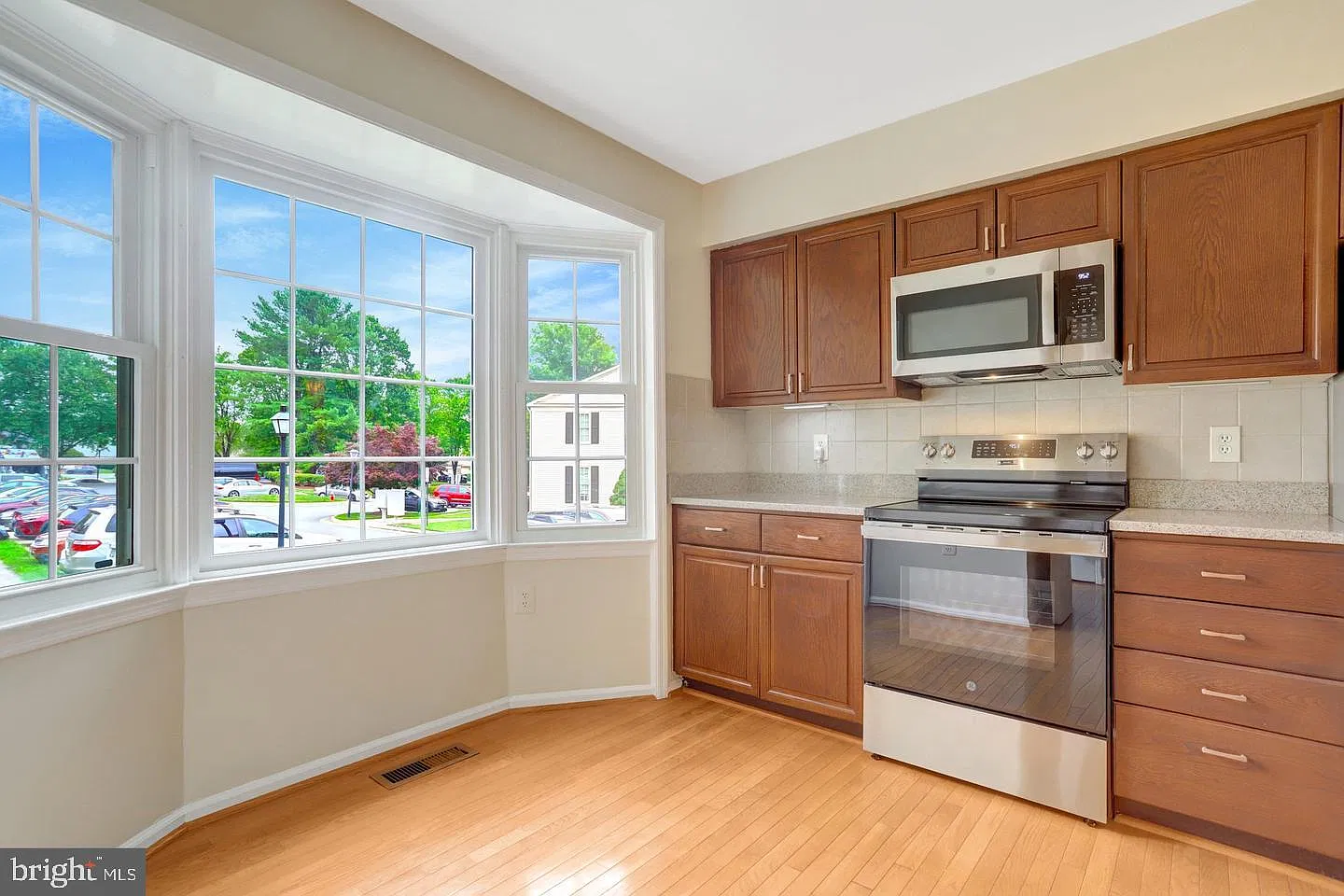 3 bed, 3.5 bath, 2040 sqft, $3,500 — Photo 4