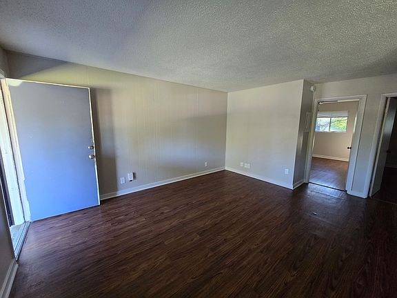 3rd image of 1334 Oshaughnessy Ave NE #3B