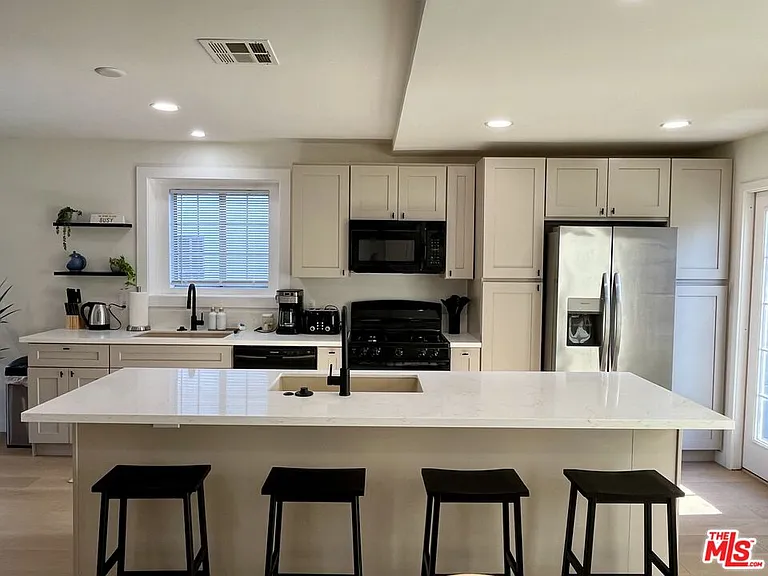 1825 Stearns Dr — Photo 26