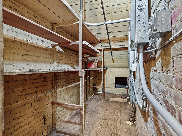 205 E Walnut St — Photo 9