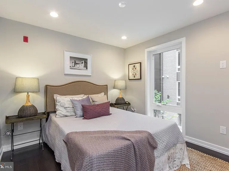 716 S Sartain St #2 — Photo 34