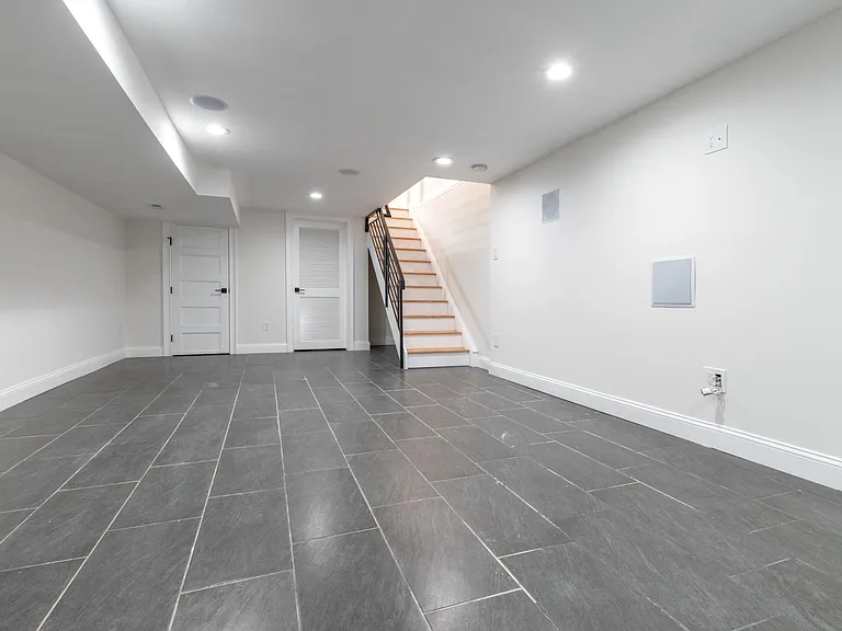 436 Manton St — Photo 20