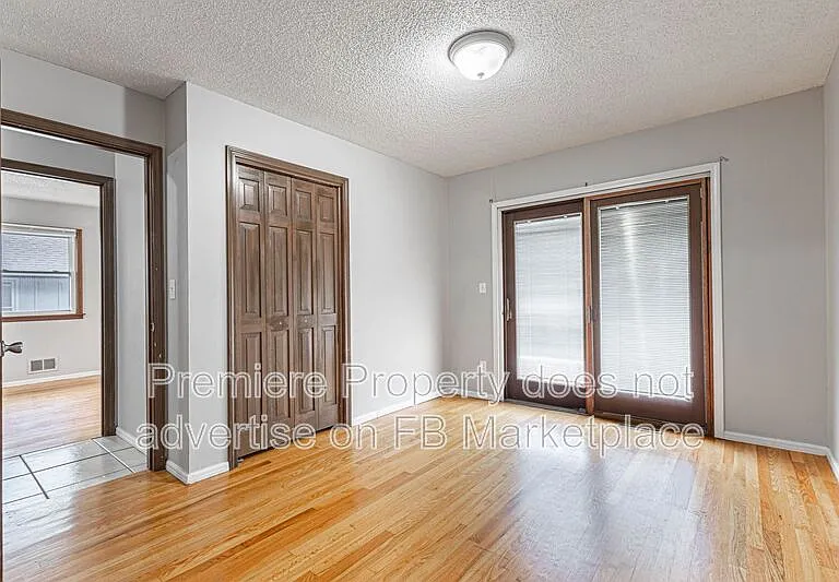4327 Sterling Ave — Photo 8