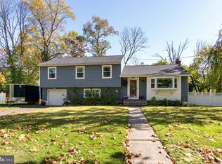 17 Bayberry Rd, Ewing, NJ 08618