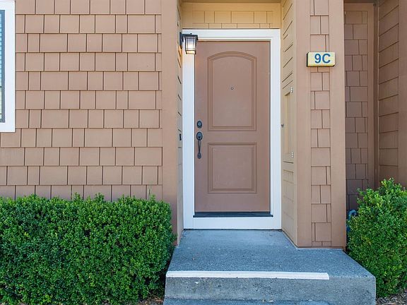 3rd image of 9 Oak Crest Ct APT C