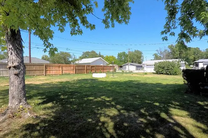 1521 W B St — Photo 20