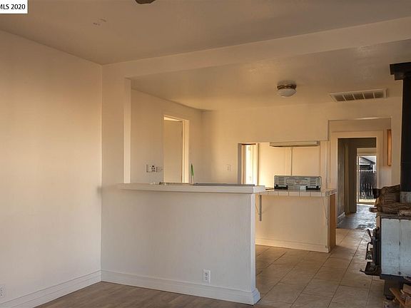 2nd image of 844 Sierra St
