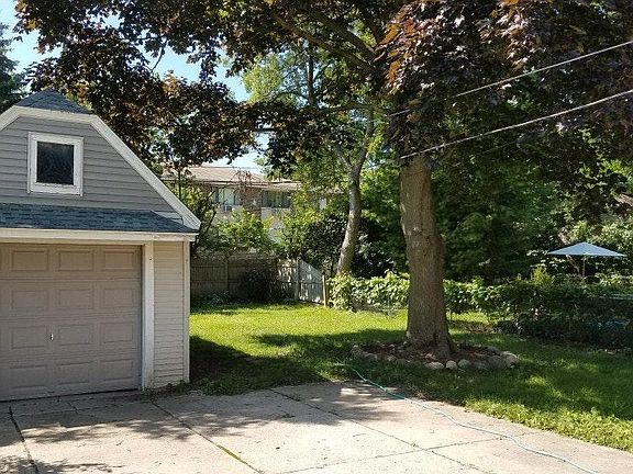 4th image of 1127 E Vienna Ave