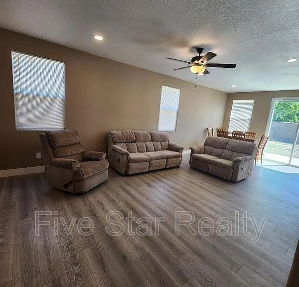 9539 Poplar Way — Photo 6