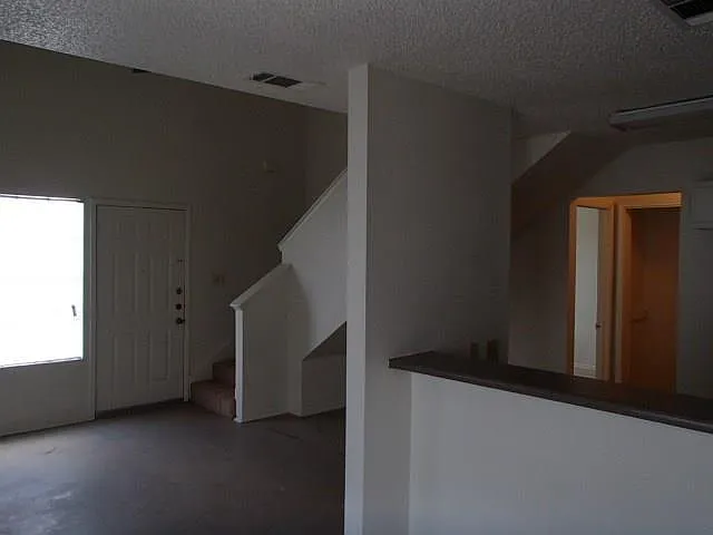 3 bed, 2.0 bath, 1118 sqft, $950 — Photo 4