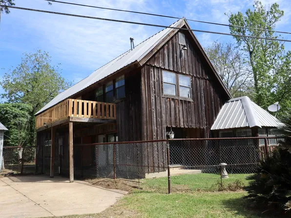 221 Caroline Trl, Anahuac, TX 77514