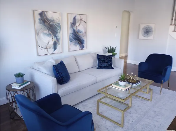 136 N Penataquit Avenue, Bay Shore, NY 11706