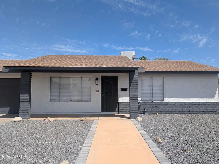 1222 W Auburn Dr — Photo 1