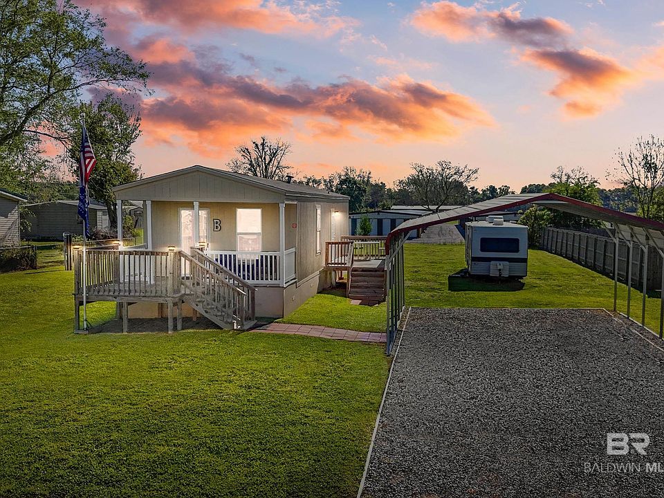 1st image of 16968 Lea Cir