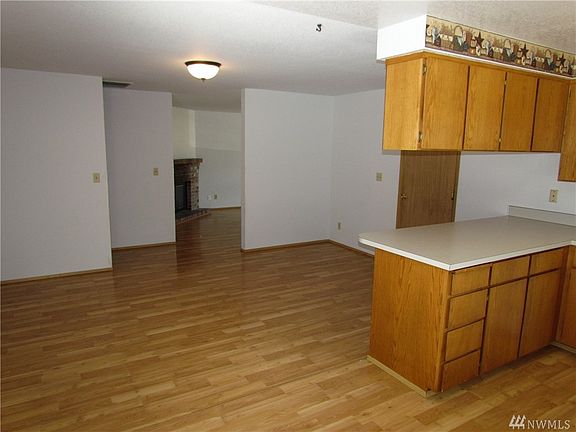 4th image of 18912 10th Avenue Ct E