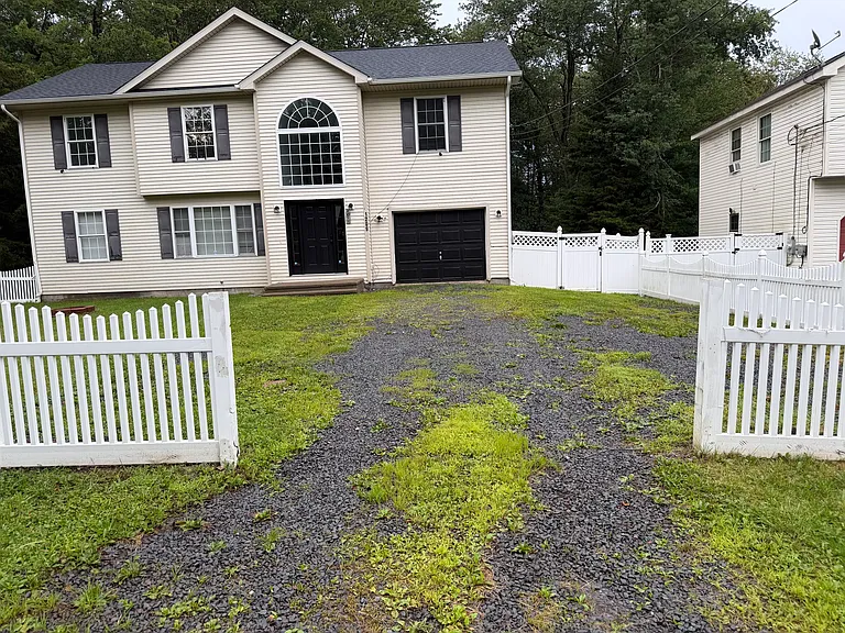 1209 Fern Dr — Photo 2