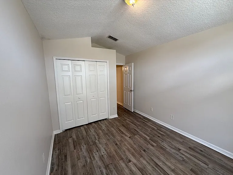 12464 Castlemain Trl — Photo 36