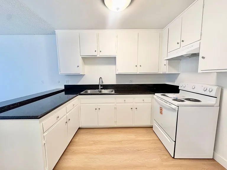 Garden Walk Apartments — Photo 17