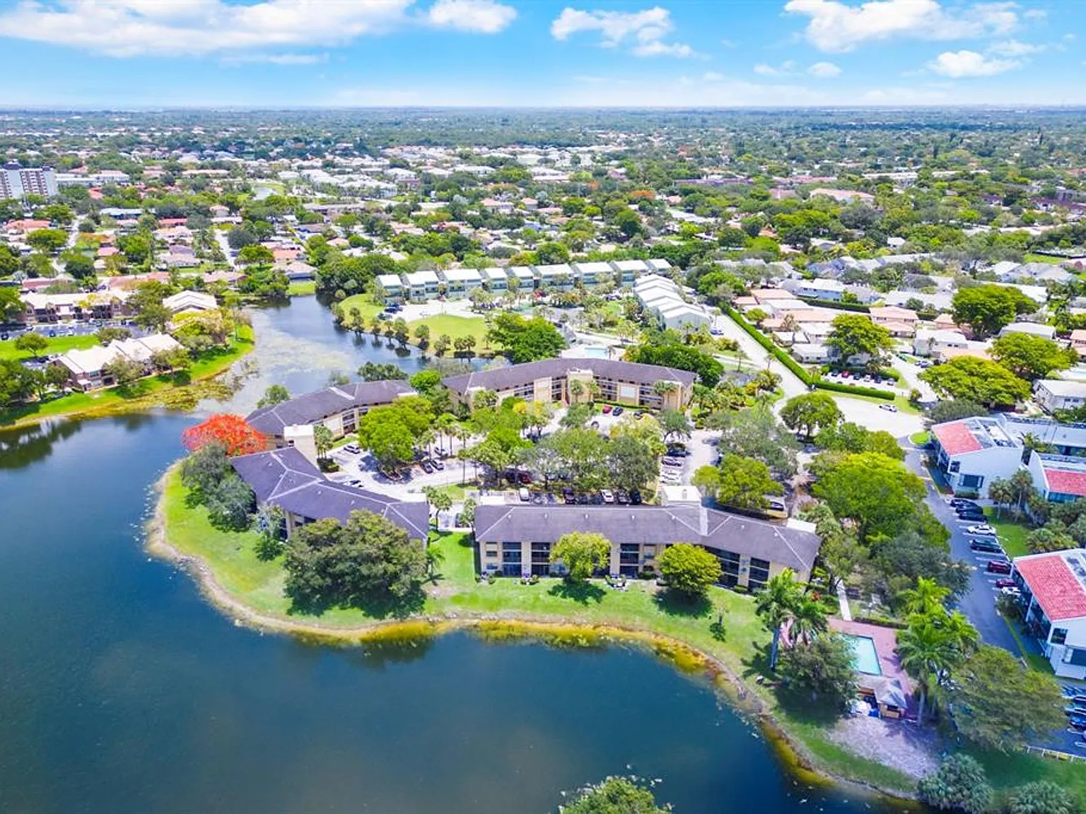 Island Club - 9000 NW 28th Dr Coral Springs, FL 33065 — Photo 3