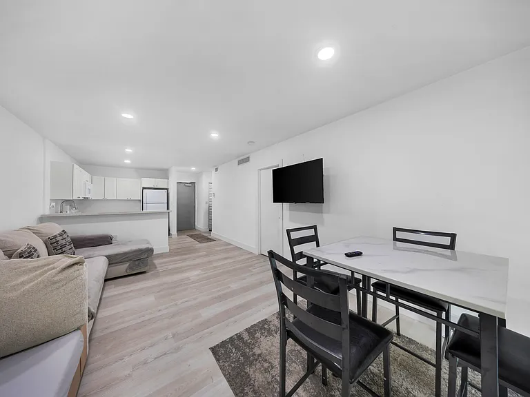 14500 NE 6th Ave — Photo 14