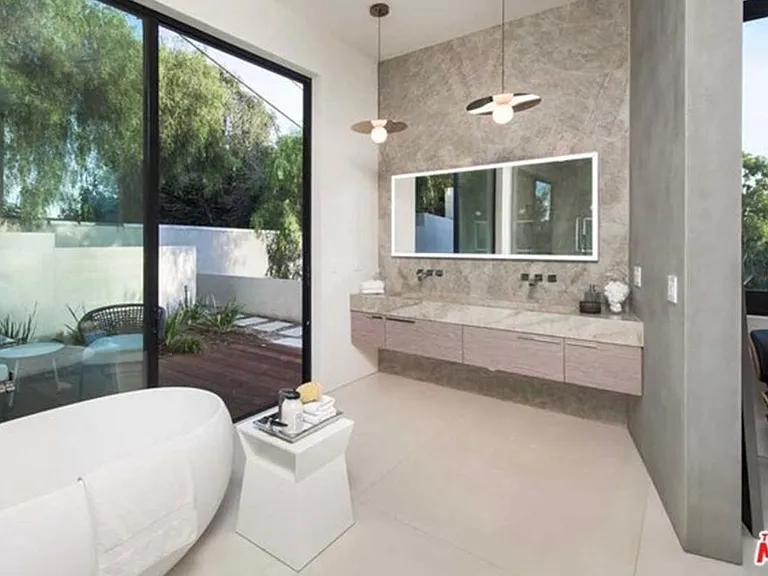 2084 Vine St — Photo 20