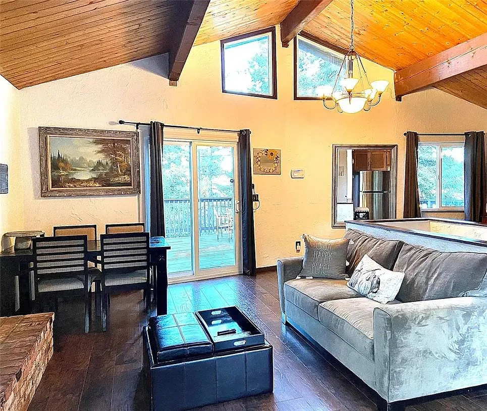 2 bed, 1.5 bath, 1104 sqft, $2,500 — Photo 3