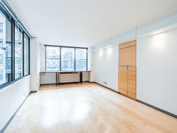 3rd image of 301 E 45th St APT 3B