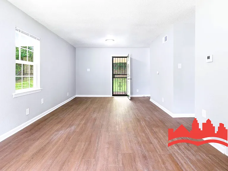 2348 Millbrook Ave — Photo 8