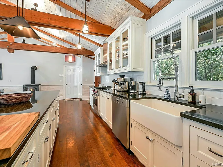 1600 Pine Tree Rd — Photo 10