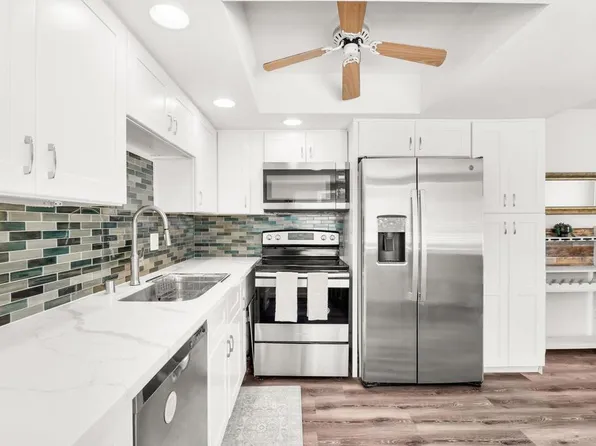 27739 Mountain Meadow Rd Unit 8, Escondido, CA 92026