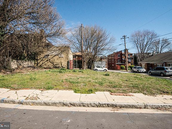 2nd image of 840 Lemmon St