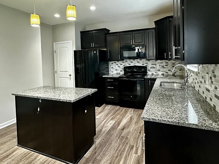 2195 Holiday Valley Dr — Photo 3