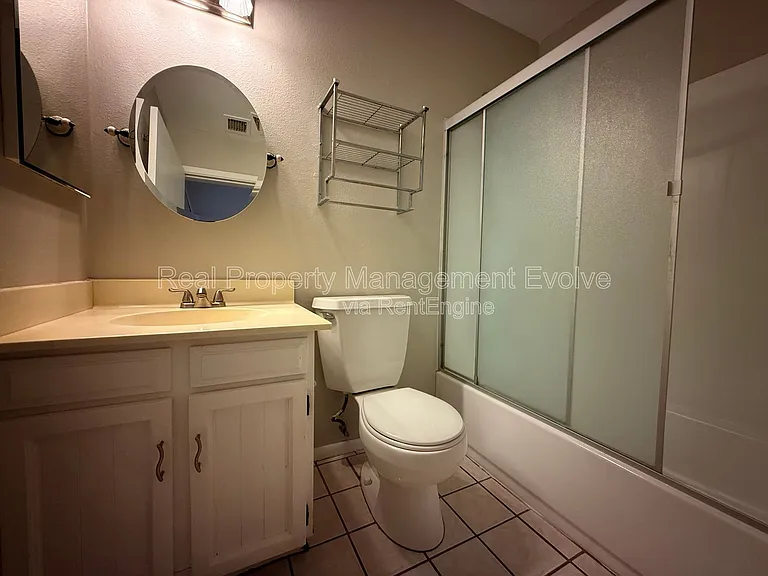 2401 W Fremont Dr — Photo 18