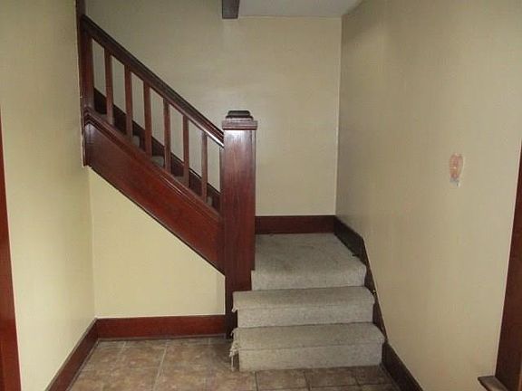 2nd image of 719 Lynn St