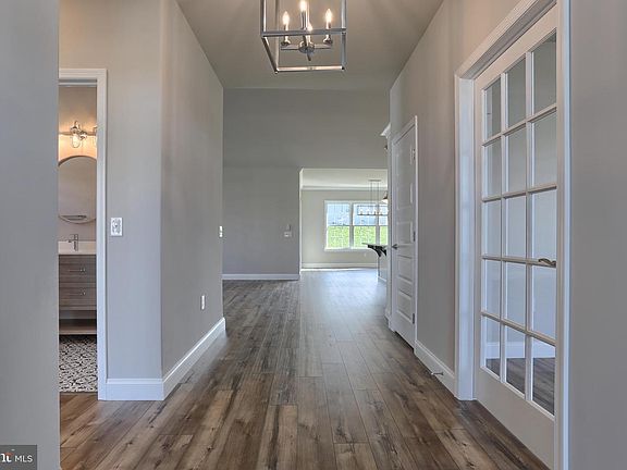 3rd image of 18 Rolling Meadow Rd